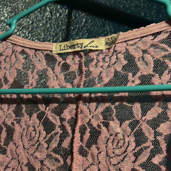 Cute and comfy pink top - Picture 2 of 5